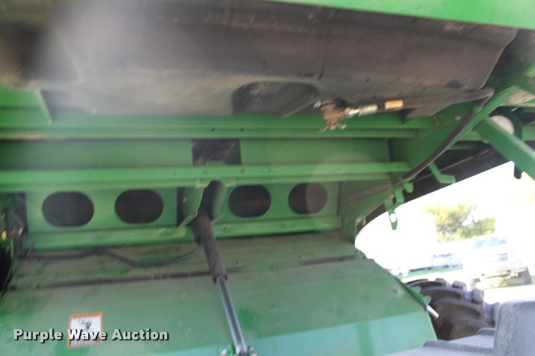 image for item DA4260 2007 John Deere 9860 STS combine