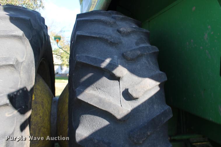 image for item DA4260 2007 John Deere 9860 STS combine