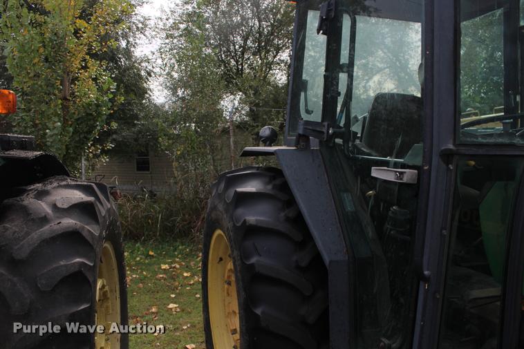 image for item DA4289 1998 John Deere 5510 tractor