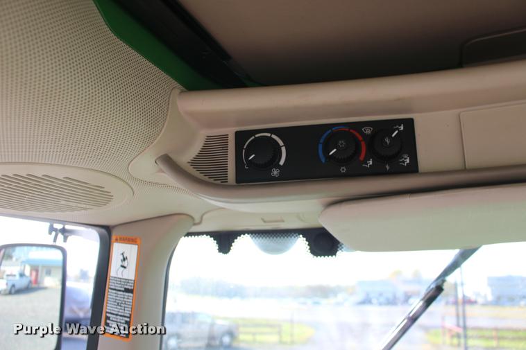 image for item DA4293 2011 John Deere 7230 Premium MFWD tractor