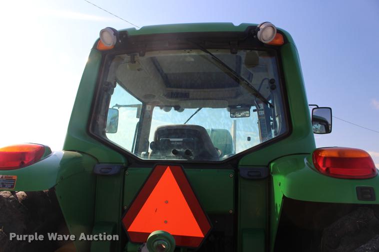 image for item DA4293 2011 John Deere 7230 Premium MFWD tractor