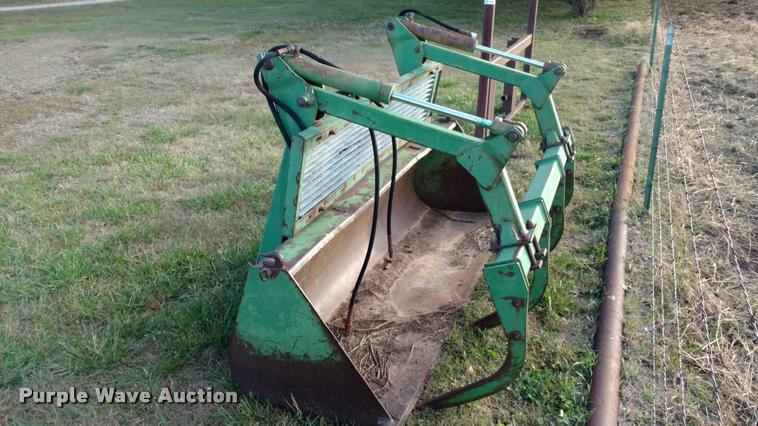 image for item DA4310 John Deere grapple bucket