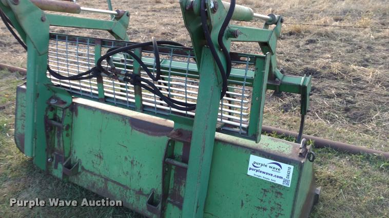 image for item DA4310 John Deere grapple bucket