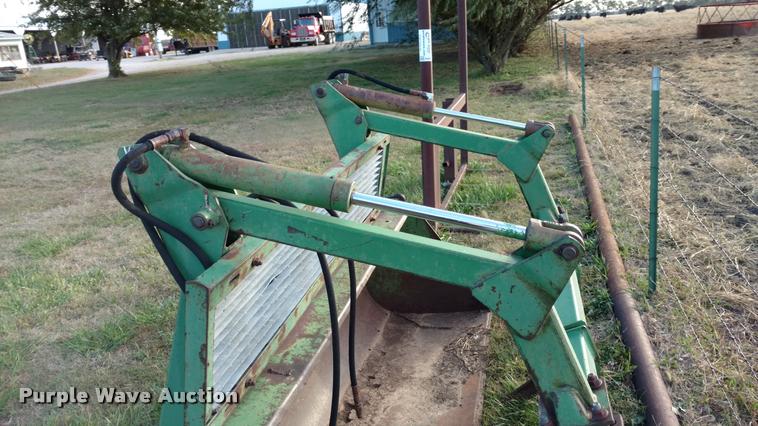 image for item DA4310 John Deere grapple bucket