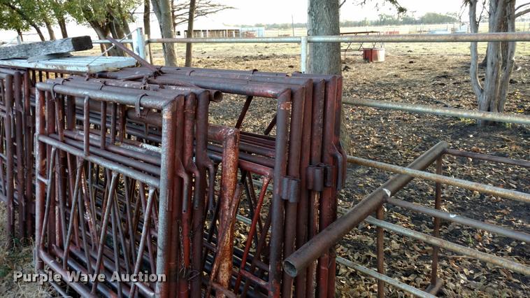 image for item DA4314 Steel hay feeders