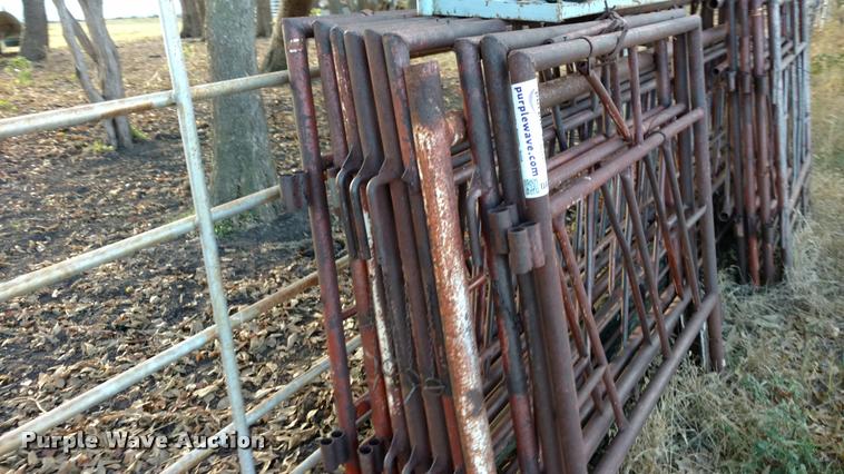 image for item DA4314 Steel hay feeders
