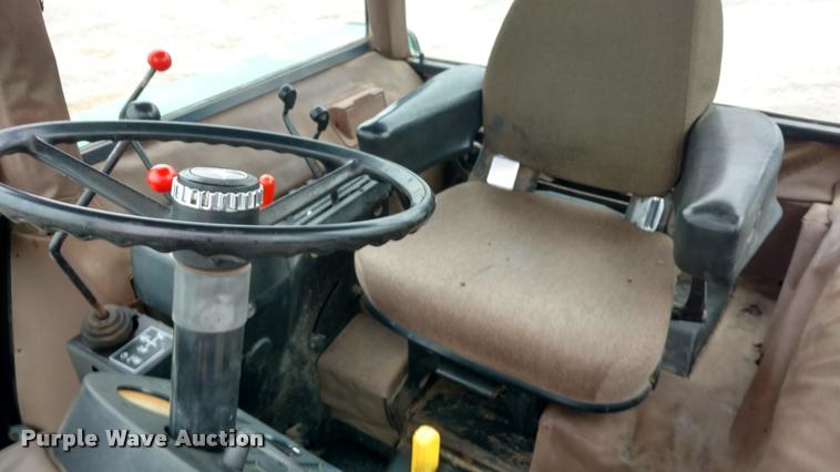 image for item DA4318 1984 John Deere 2950 tractor