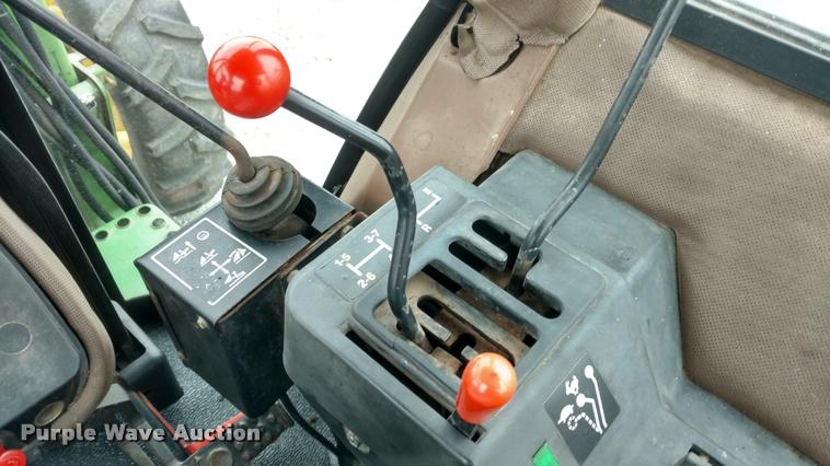 image for item DA4318 1984 John Deere 2950 tractor