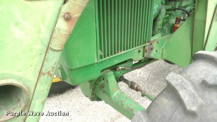 image for item DA4318 1984 John Deere 2950 tractor