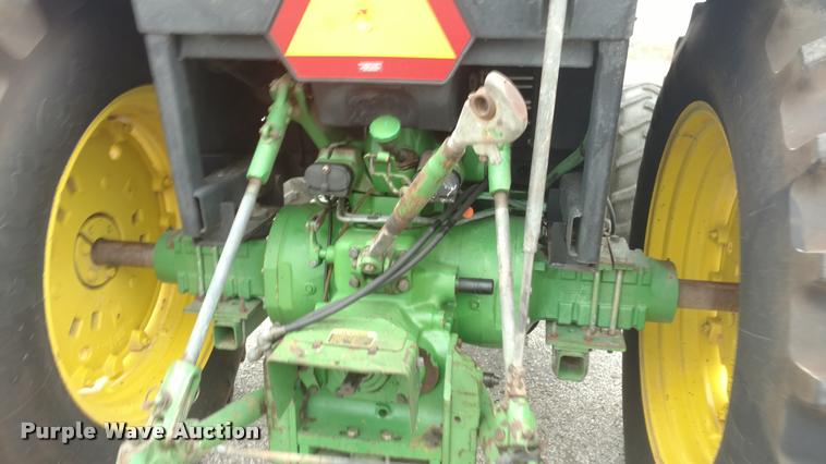image for item DA4318 1984 John Deere 2950 tractor