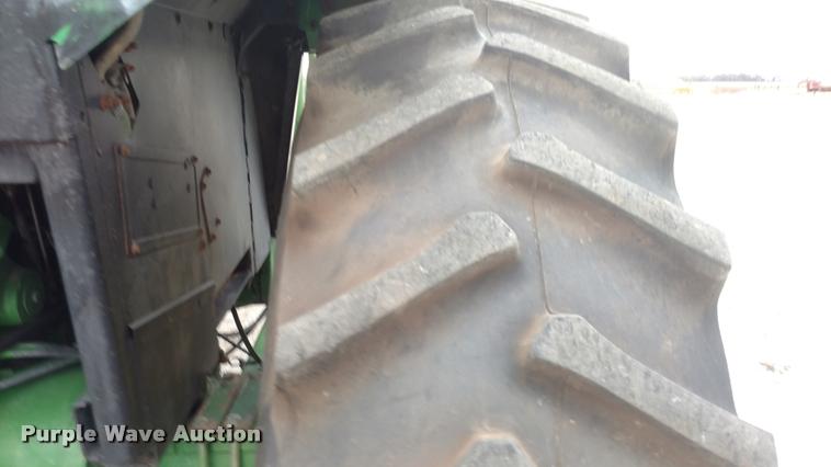 image for item DA4318 1984 John Deere 2950 tractor