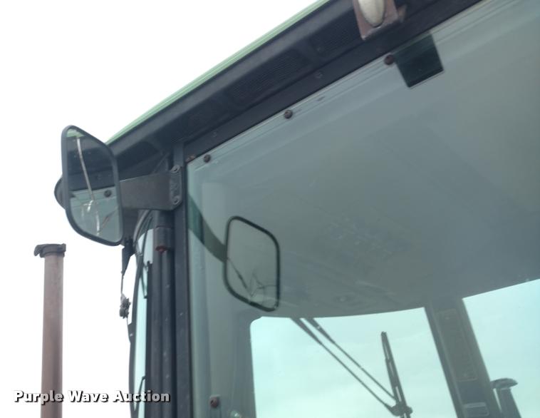 image for item DA4318 1984 John Deere 2950 tractor