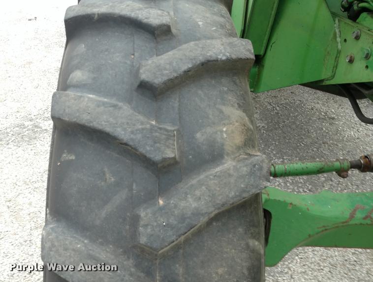 image for item DA4318 1984 John Deere 2950 tractor