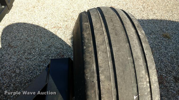 image for item DA4321 2014 Farm King BM1450R bale carrier