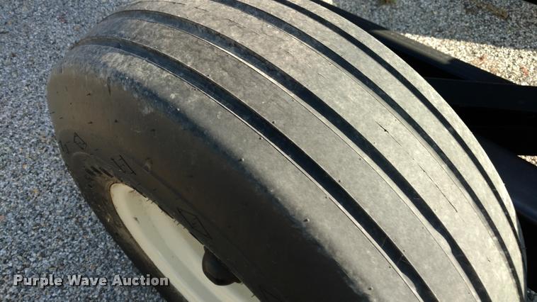 image for item DA4321 2014 Farm King BM1450R bale carrier