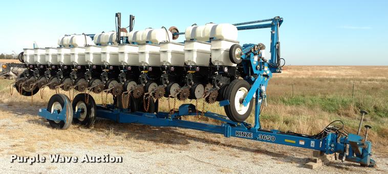 image for item DA4337 Kinze 3650 12/23 Interplant split row planter