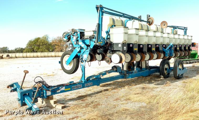 image for item DA4337 Kinze 3650 12/23 Interplant split row planter