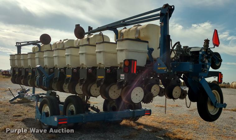 image for item DA4337 Kinze 3650 12/23 Interplant split row planter