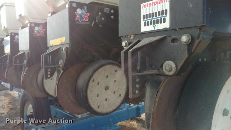 image for item DA4337 Kinze 3650 12/23 Interplant split row planter
