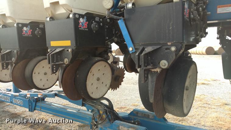 image for item DA4337 Kinze 3650 12/23 Interplant split row planter