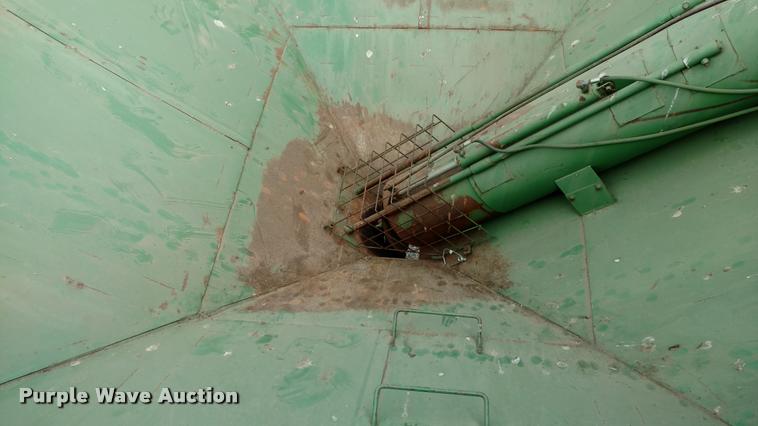 image for item DA4338 John Deere 500 grain cart