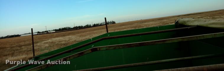 image for item DA4338 John Deere 500 grain cart