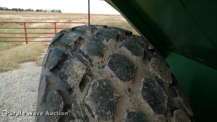 image for item DA4338 John Deere 500 grain cart