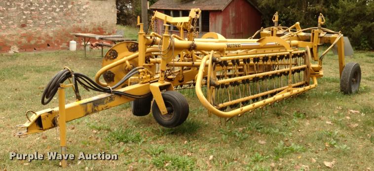 image for item DA4372 Vermeer R23 hay rake