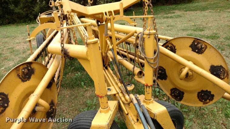 image for item DA4372 Vermeer R23 hay rake