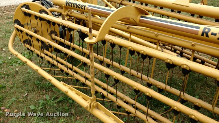 image for item DA4372 Vermeer R23 hay rake