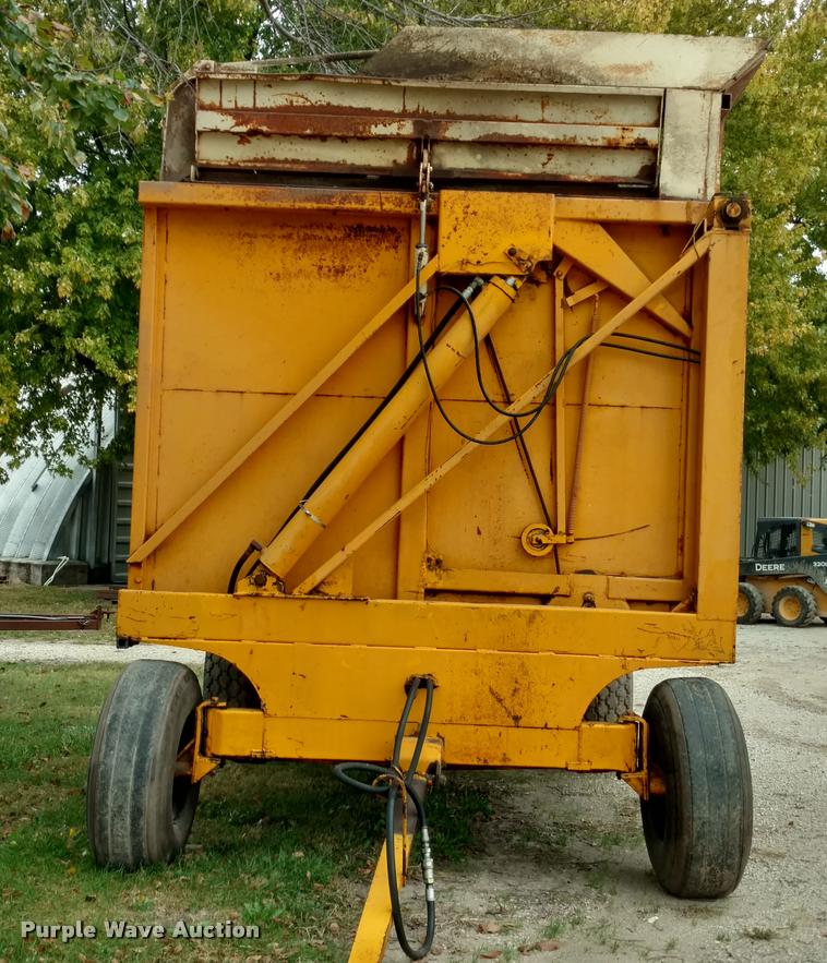 image for item DA4373 Field Queen 1408 silage dump wagon