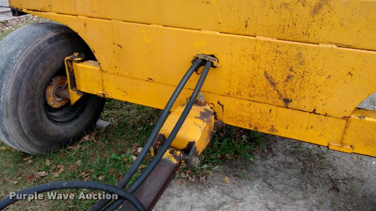 image for item DA4373 Field Queen 1408 silage dump wagon