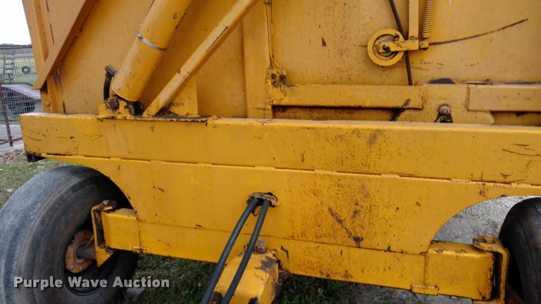 image for item DA4373 Field Queen 1408 silage dump wagon