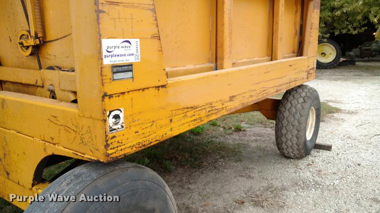 image for item DA4373 Field Queen 1408 silage dump wagon