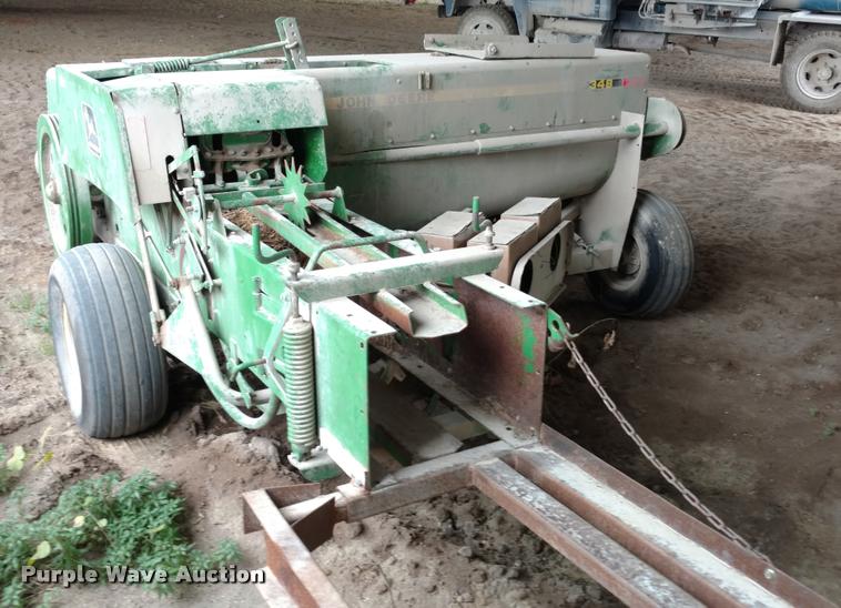 image for item DA4380 John Deere 348 small square baler