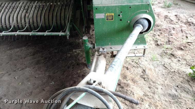 image for item DA4380 John Deere 348 small square baler