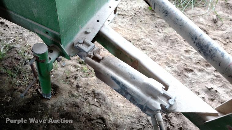 image for item DA4380 John Deere 348 small square baler