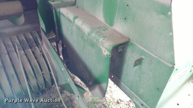 image for item DA4380 John Deere 348 small square baler