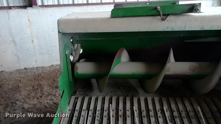 image for item DA4380 John Deere 348 small square baler