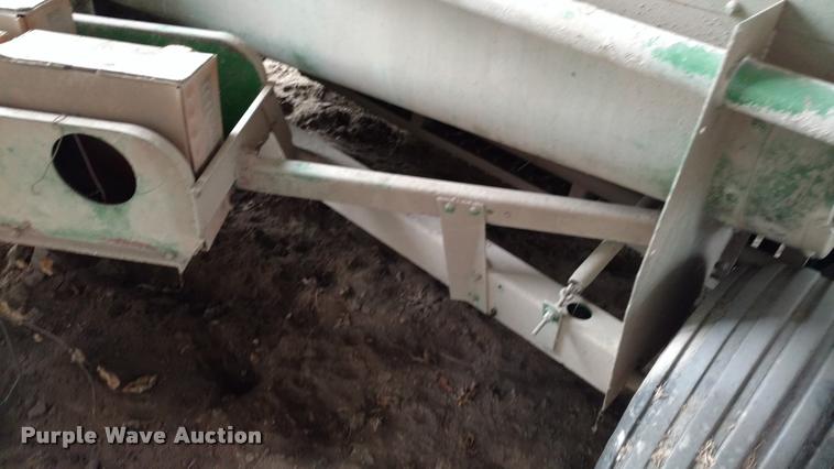 image for item DA4380 John Deere 348 small square baler