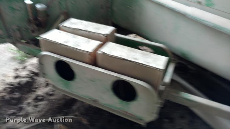 image for item DA4380 John Deere 348 small square baler