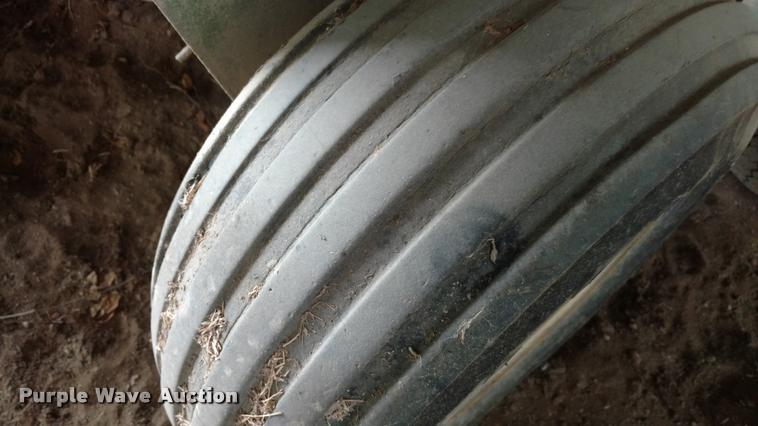 image for item DA4380 John Deere 348 small square baler