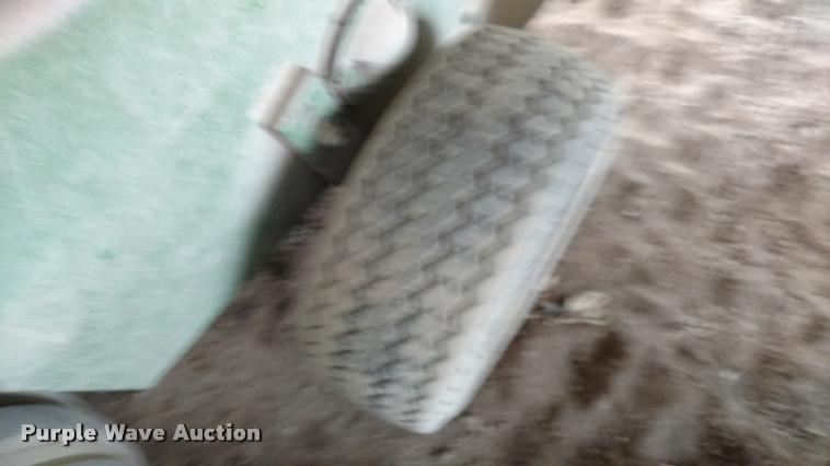 image for item DA4380 John Deere 348 small square baler