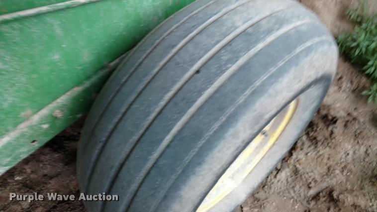 image for item DA4380 John Deere 348 small square baler