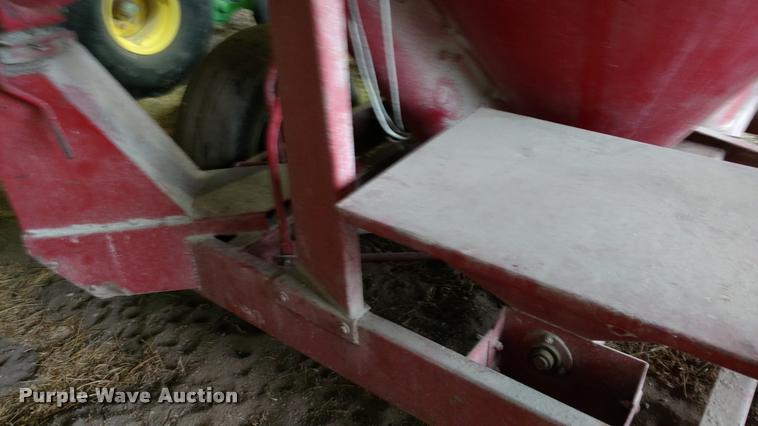 image for item DA4381 Farm Hand 822 grinder/mixer