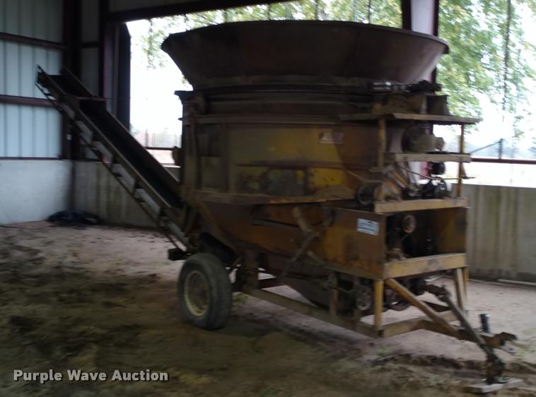 image for item DA4383 HayBuster RG9 tub grinder