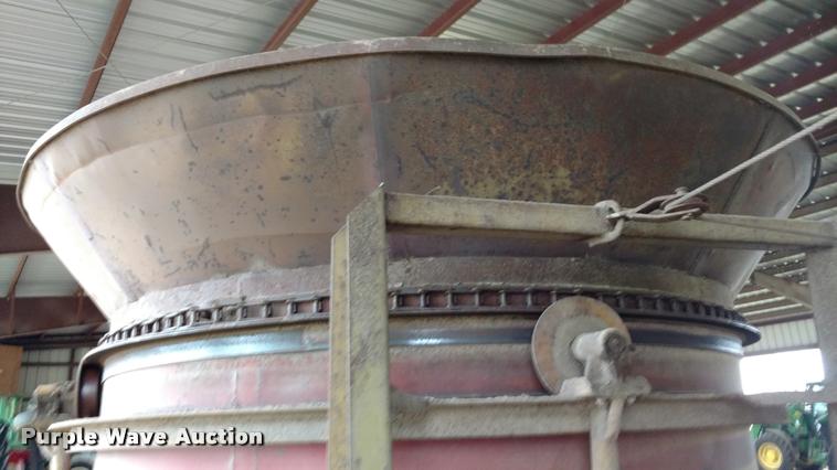 image for item DA4383 HayBuster RG9 tub grinder