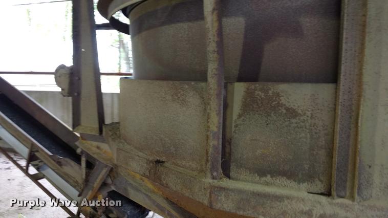 image for item DA4383 HayBuster RG9 tub grinder