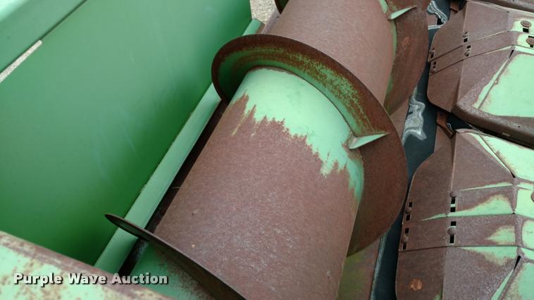 image for item DA4384 John Deere 653A row crop head