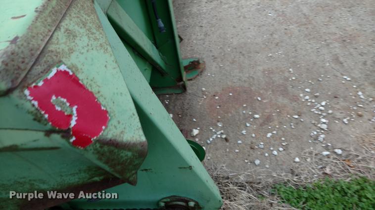 image for item DA4384 John Deere 653A row crop head